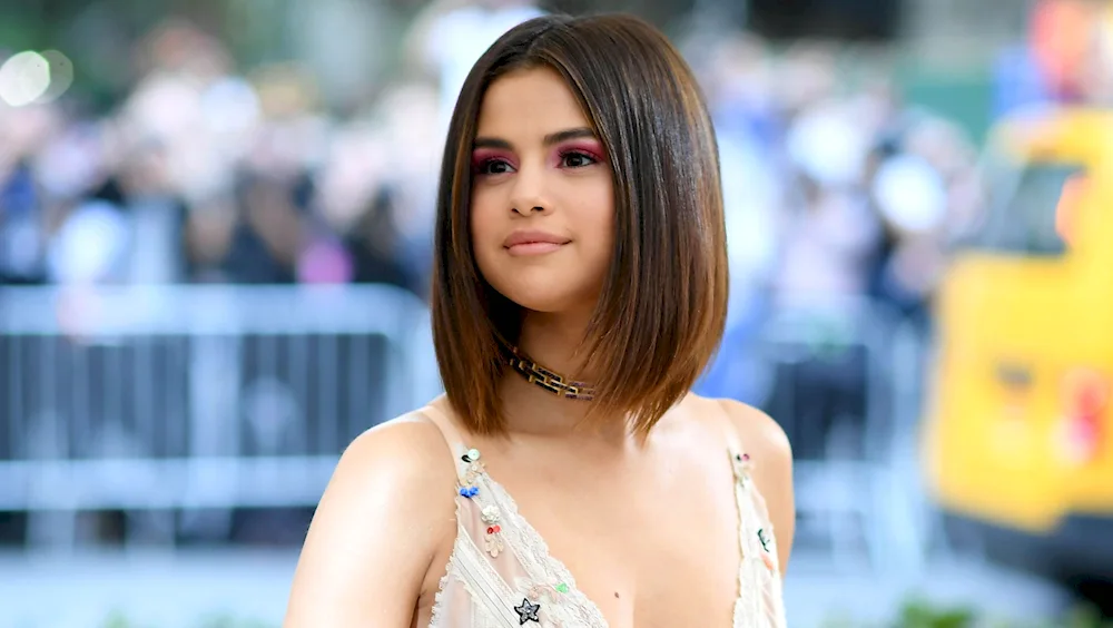 Selena Gomez bob