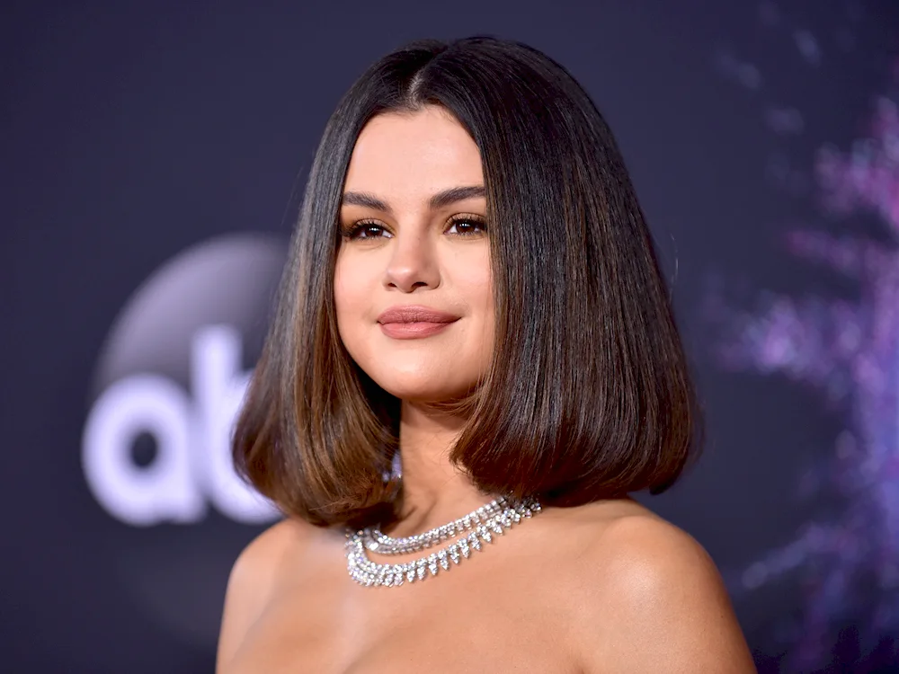 Selena Gomez with kare 2021