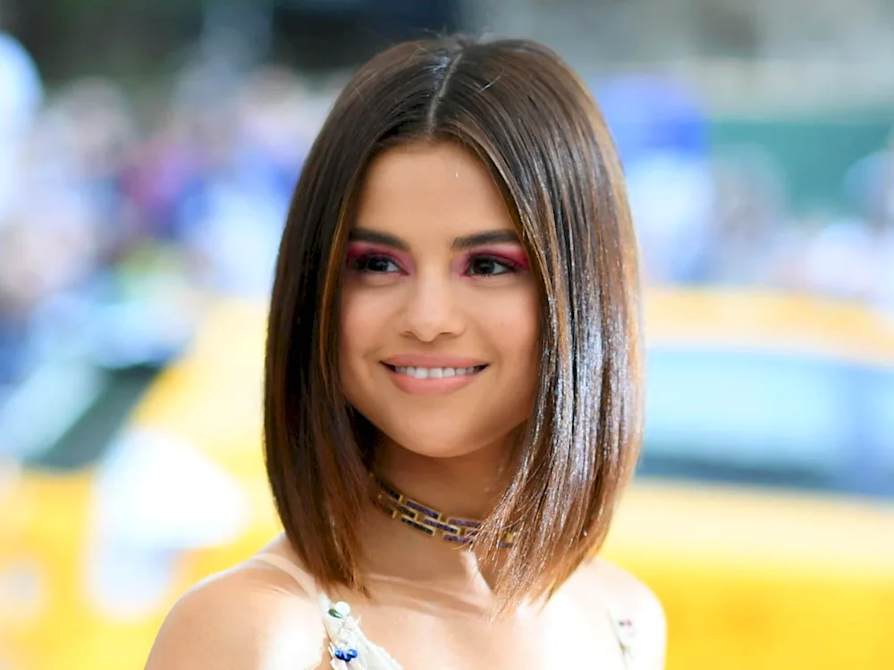 Selena Gomez bob haircut