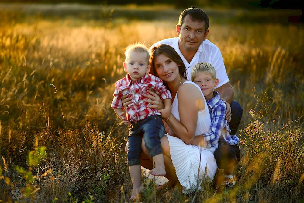 Family photo shoot with big family