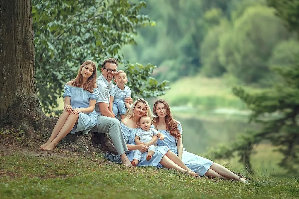 Family photo shoot in nature