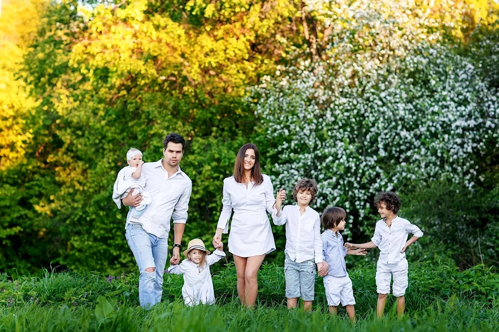 Family photo shoot in nature