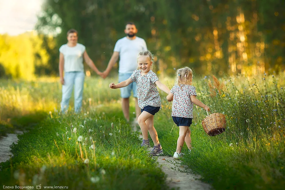 Family photo shoot in the field