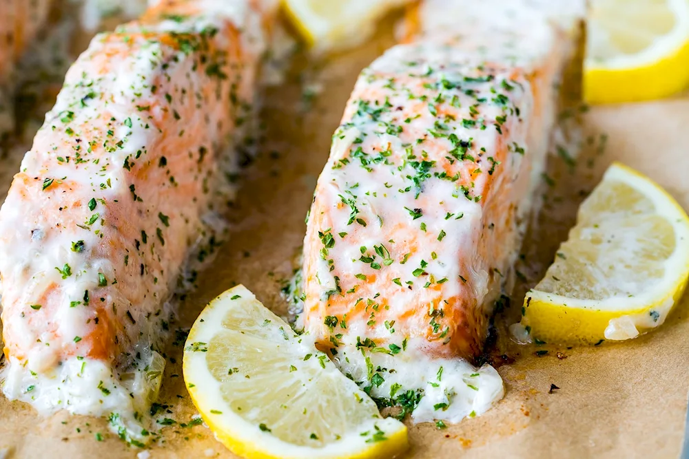Salmon with cream sauce