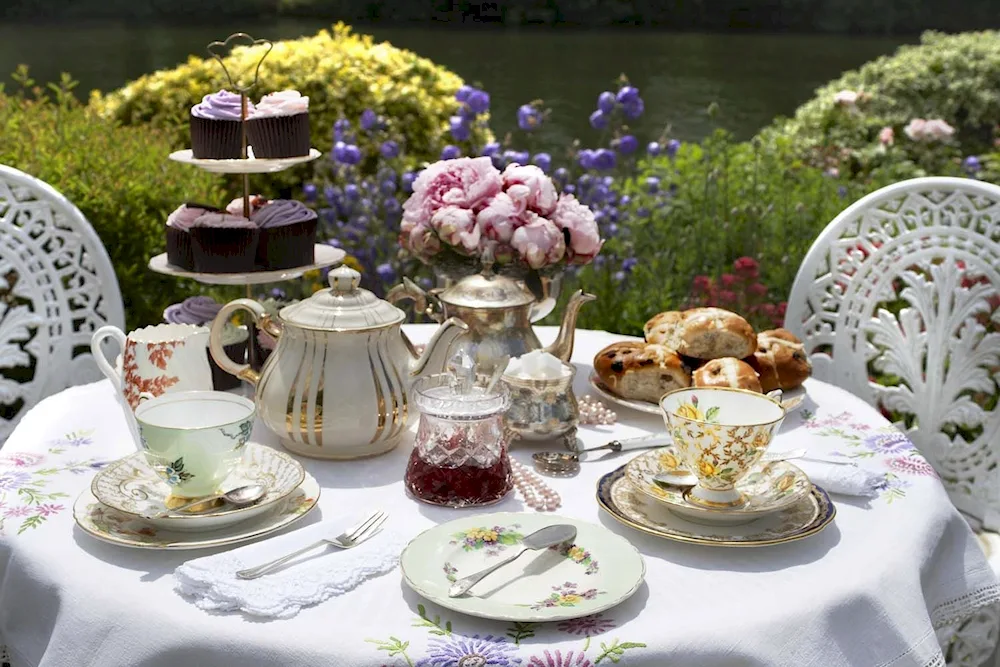 English tea table setting