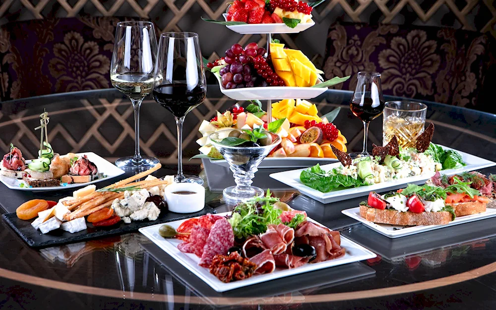 Decorating a table with food