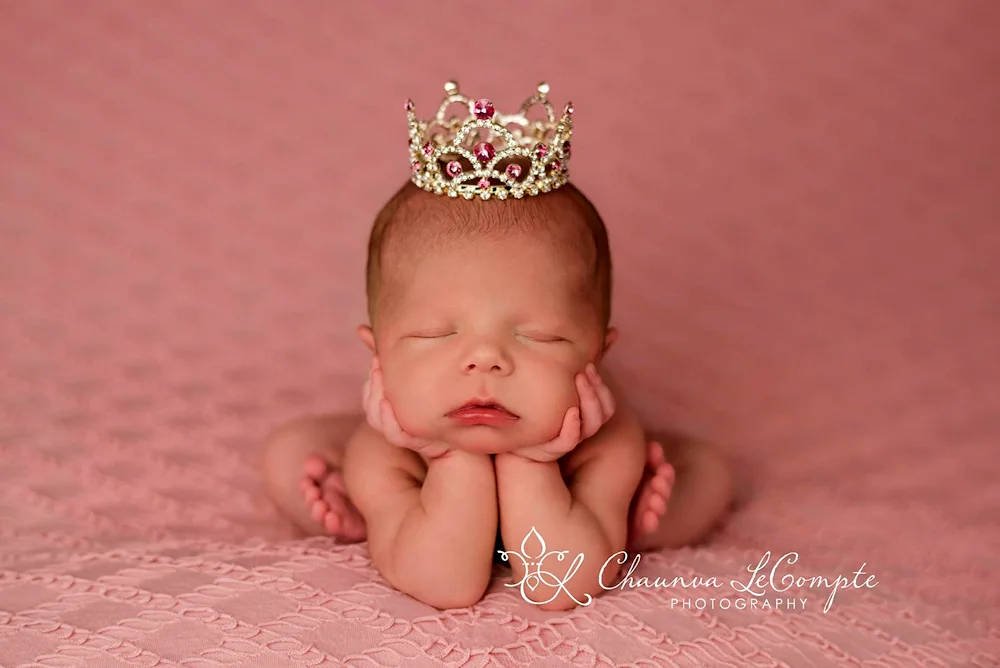 Hat for newborn with crown