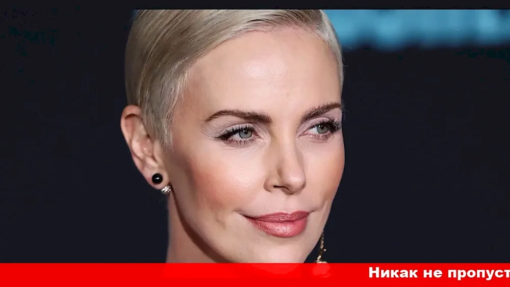 Charlise Theron short haircut 2020
