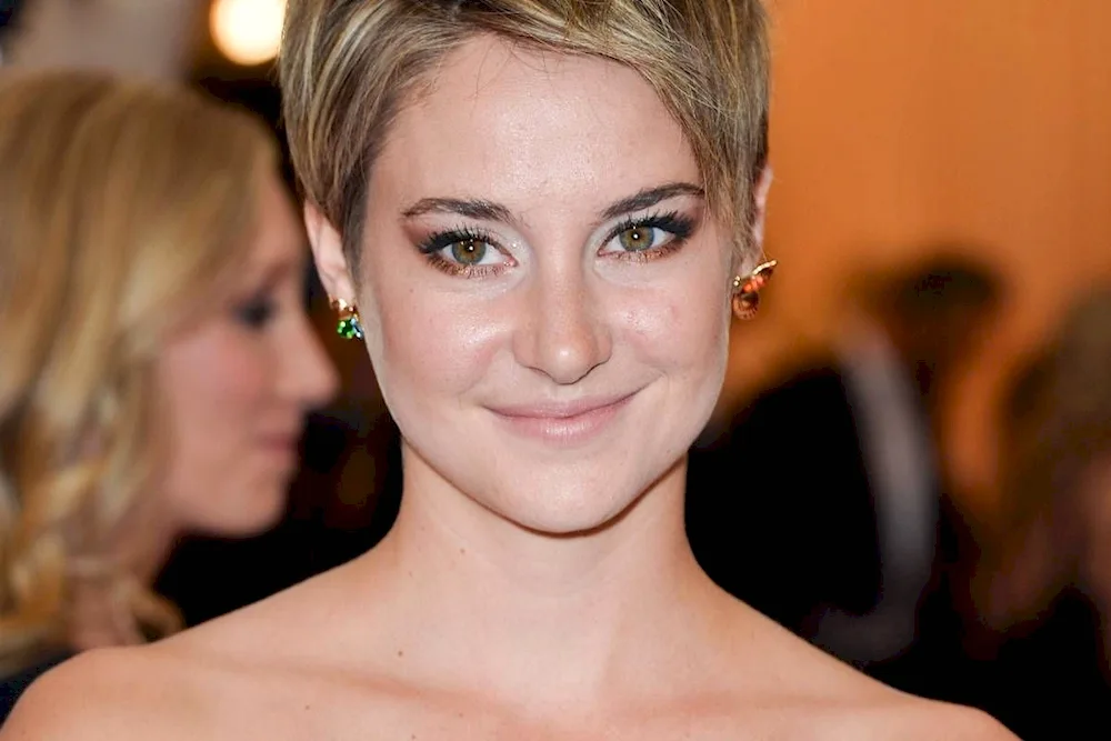 Shailene Woodley haircut