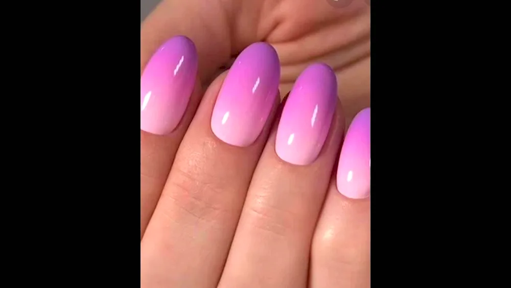 French gradient almond-shaped nails