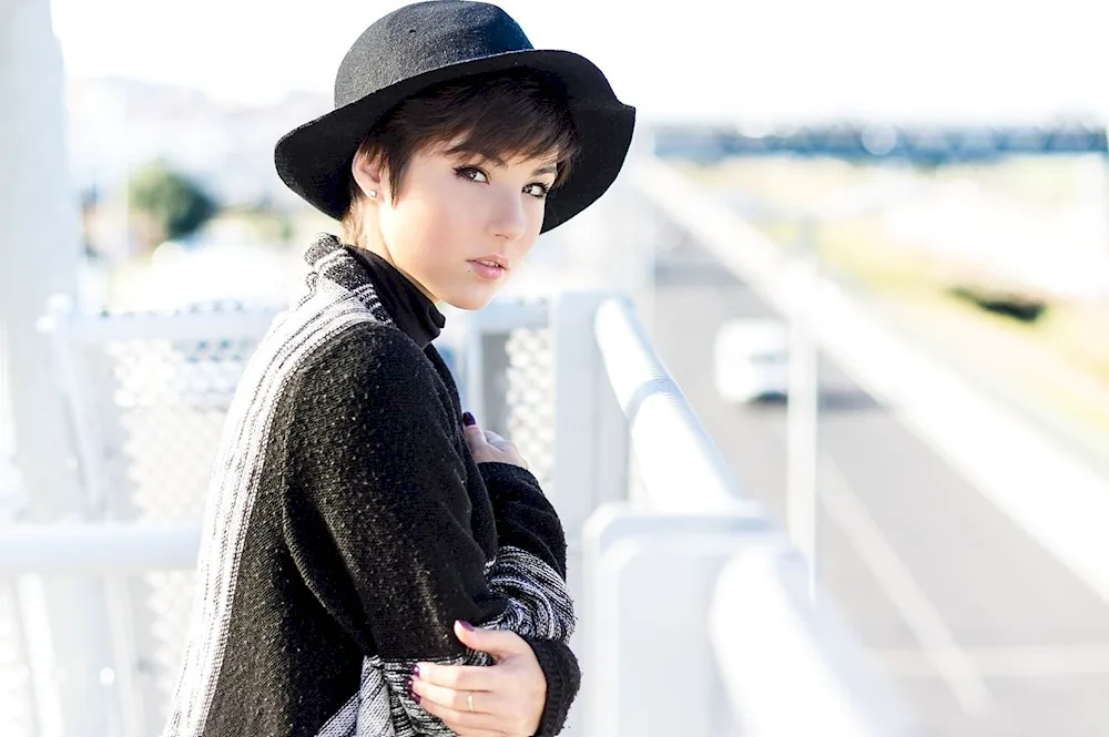 Hat with short haircuts