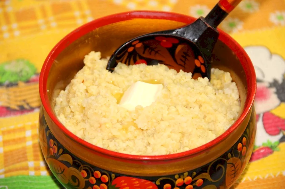 Milk millet porridge with dried fruits