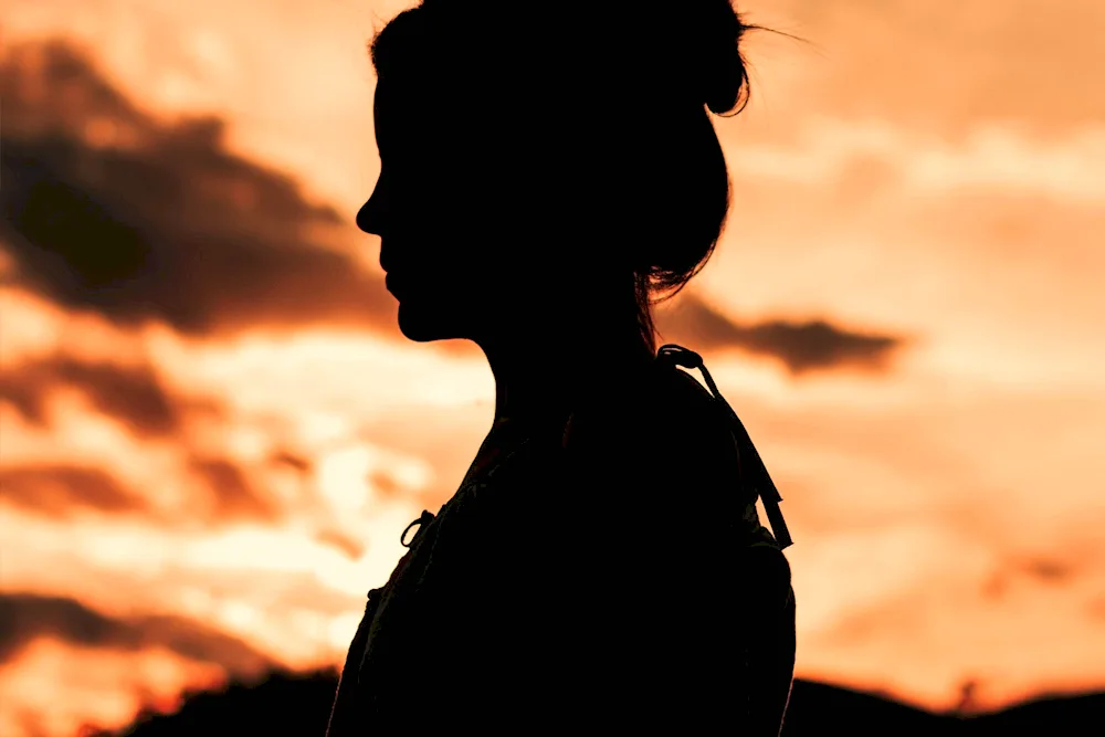 Silhouette of girl with a bob