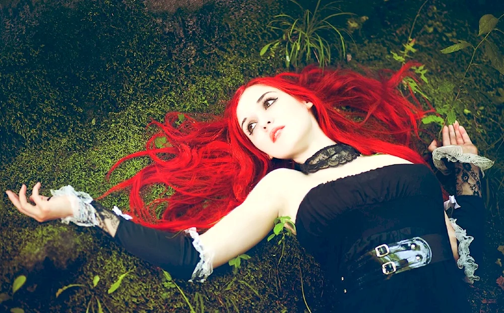 Carlet Taylor with red hair