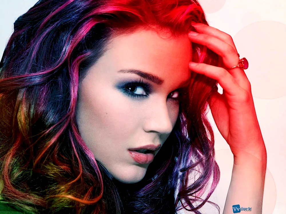 Red colouring on dark hair