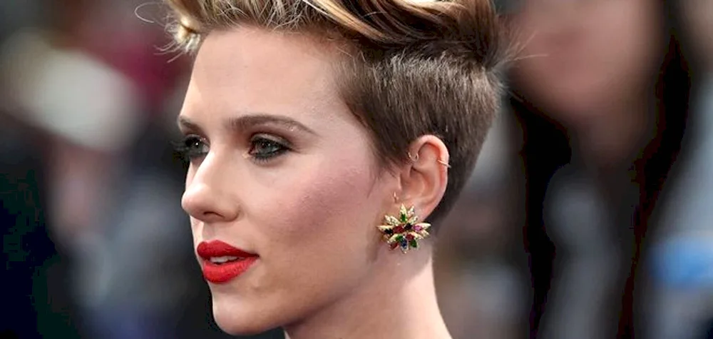 Carlett Johansson haircut