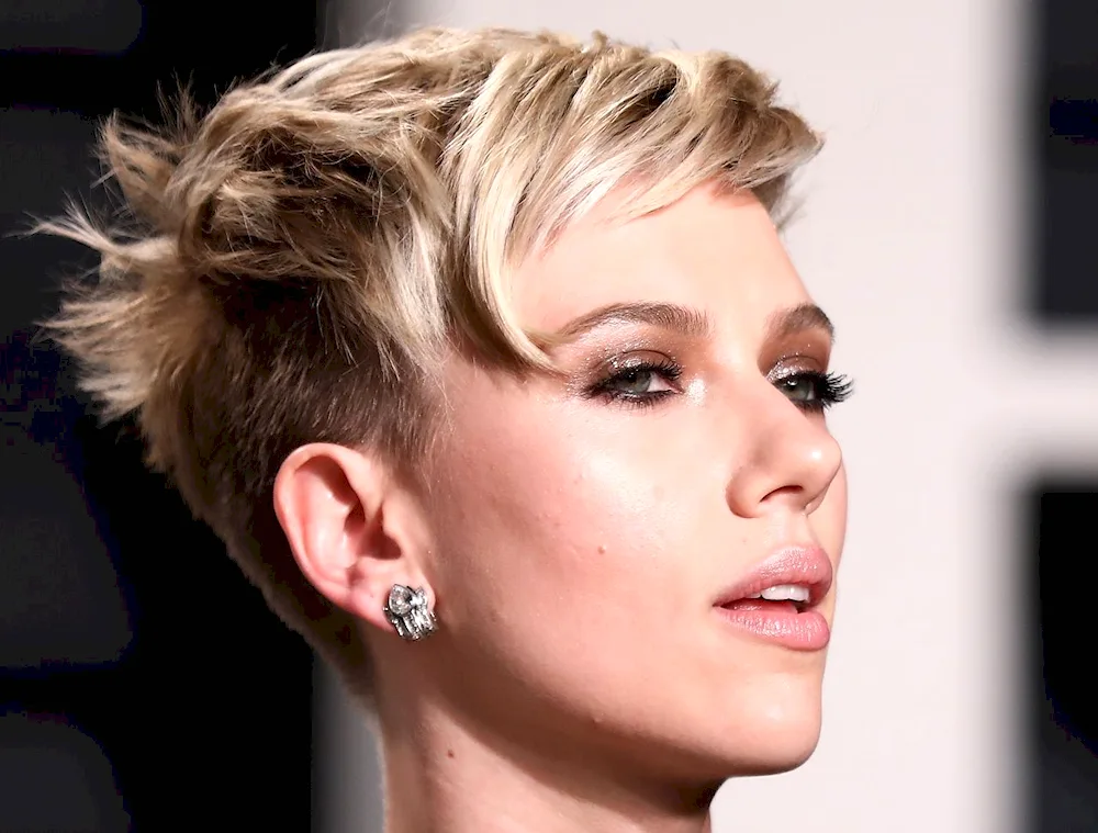 Scarlett Johansson Mallet haircut