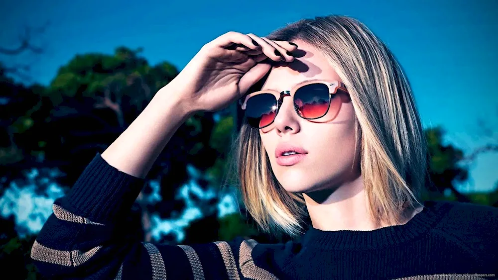 Scarlett Johansson in sunglasses