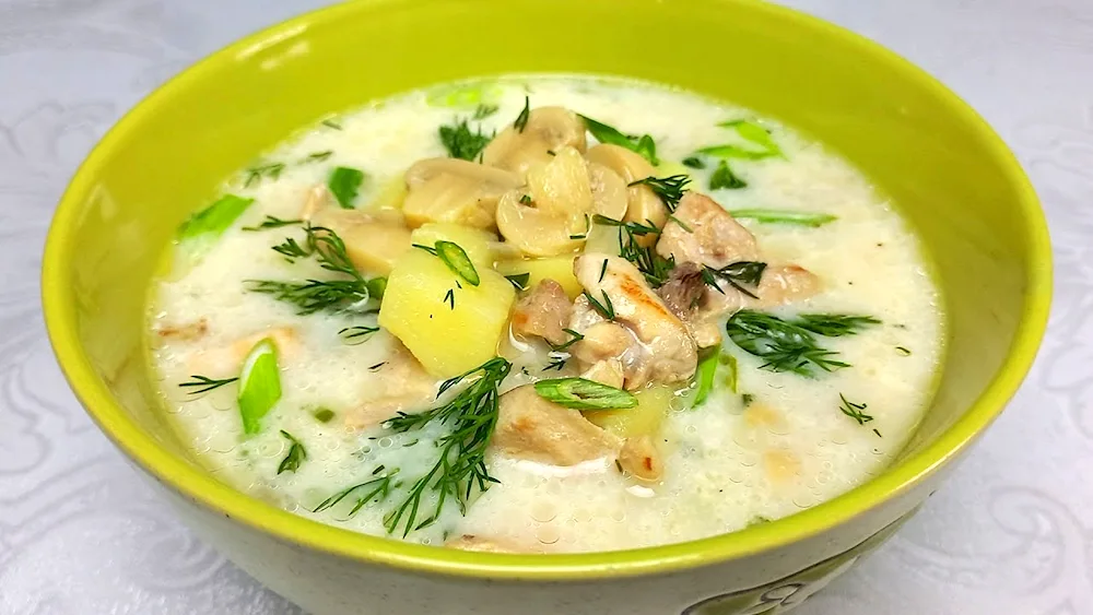 Mushroom cream soup with mushrooms and melted cheese