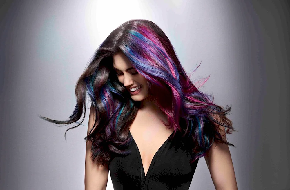 Bright hair colouring on dark hair