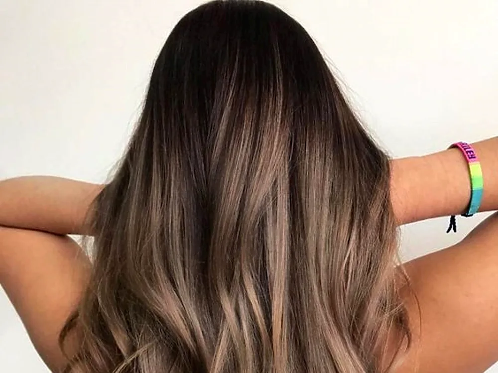 Balayage hair colouring