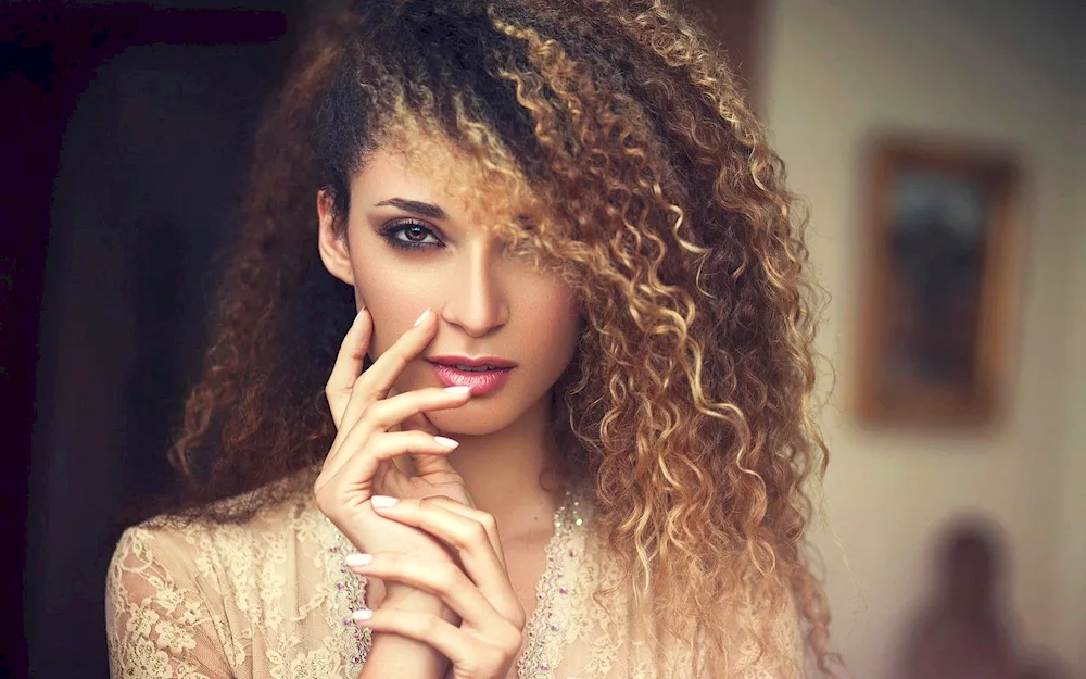 Sophia curly