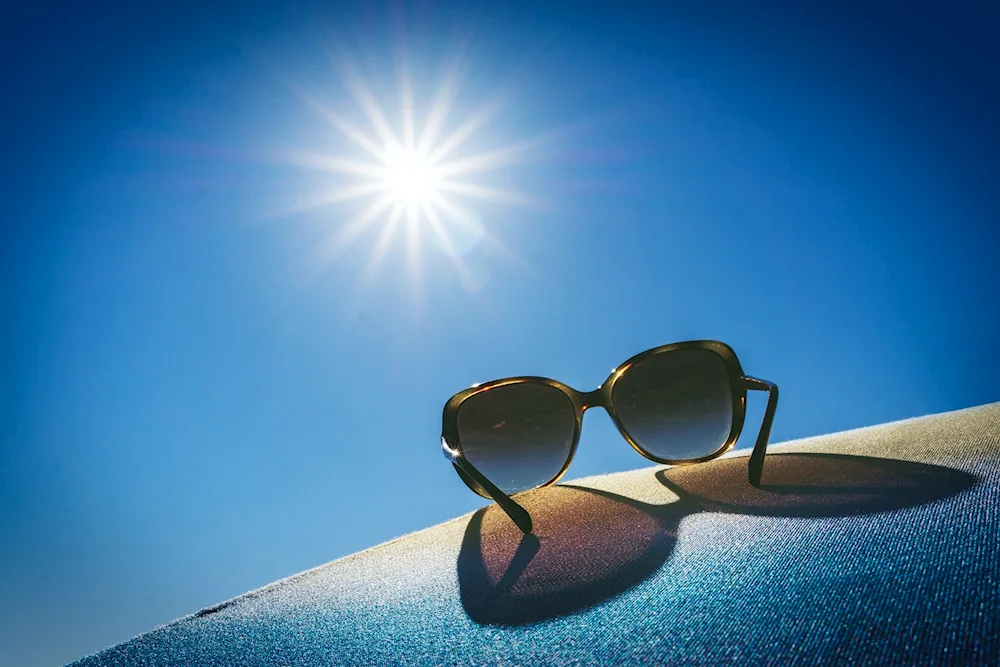Sunglasses Reflections in sunglasses