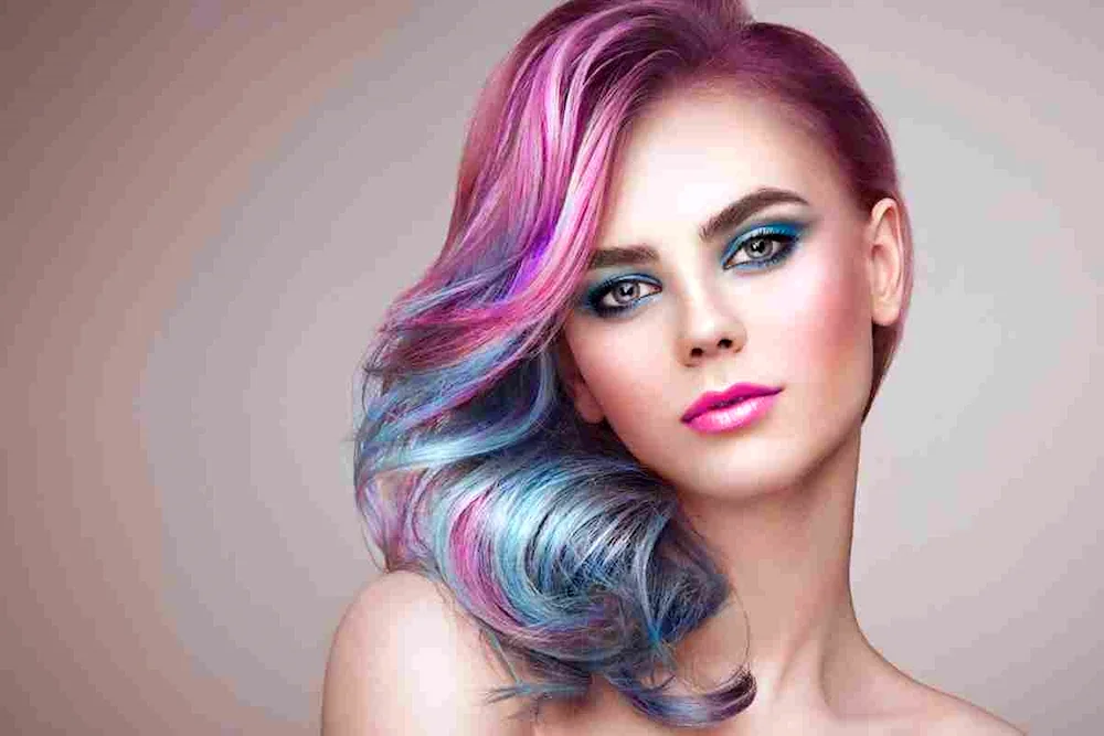 Gold dyeing hair