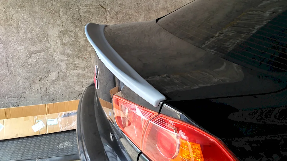 Ducktail Mitsubishi Lancer 10 spoiler