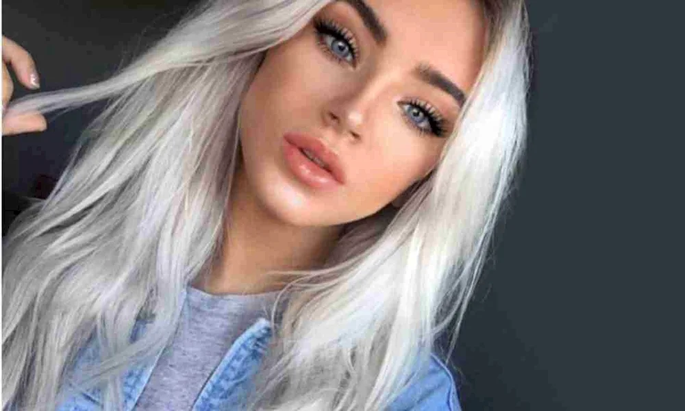 Stephanie Danielle ash blonde