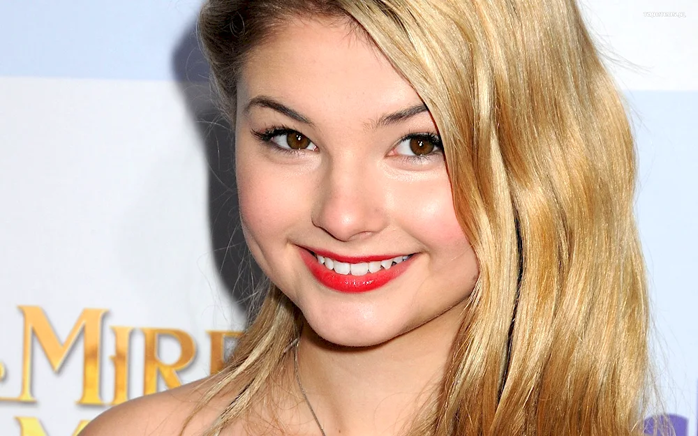 Stefanie Scott