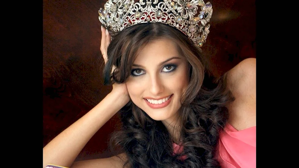 Stephania Fernandez Miss Universe