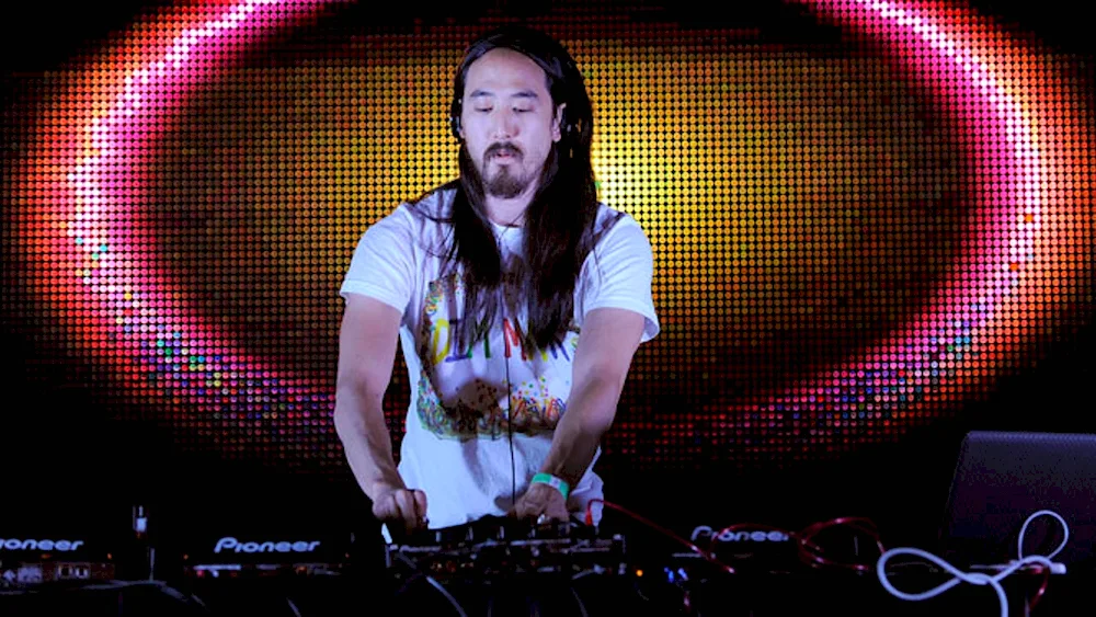 Steve Aoki. Aoki