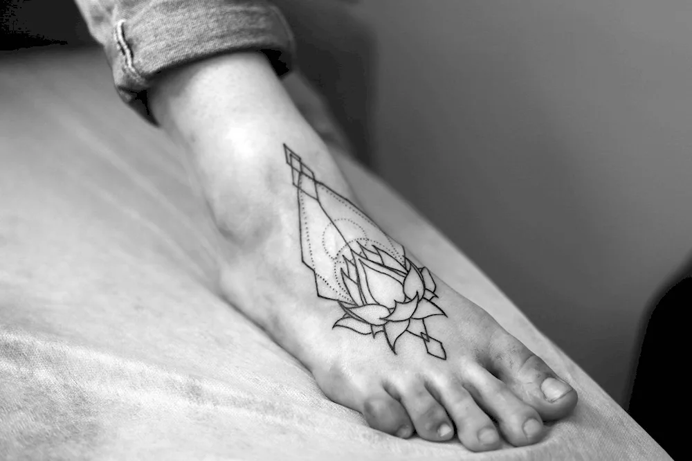 Tattoo on the leg