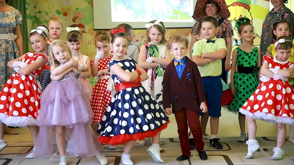 Stylagi hairstyle for kindergarten graduation