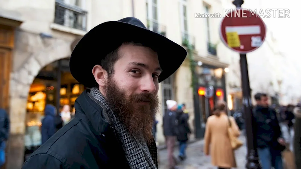 Jewish hat shtreiml
