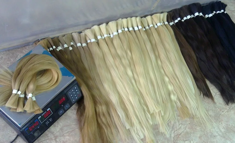 Hair extensions stand
