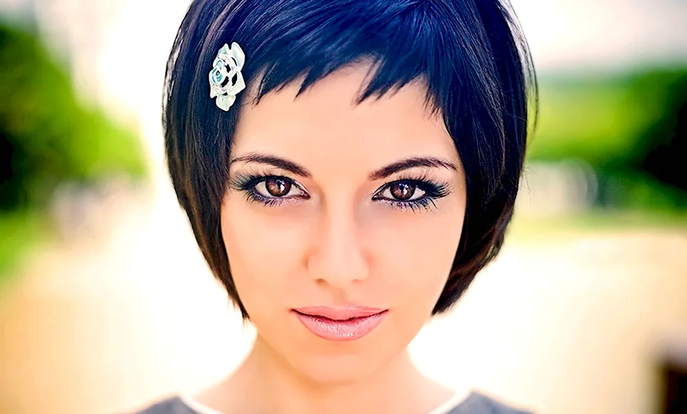 Bob cut with short fringes askew