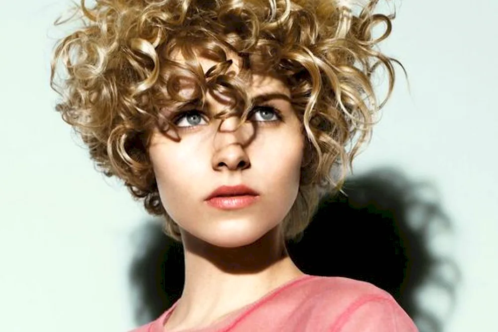 Fouette haircut on short curly hair