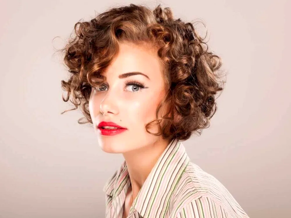 Cut fouetté on the curly hair