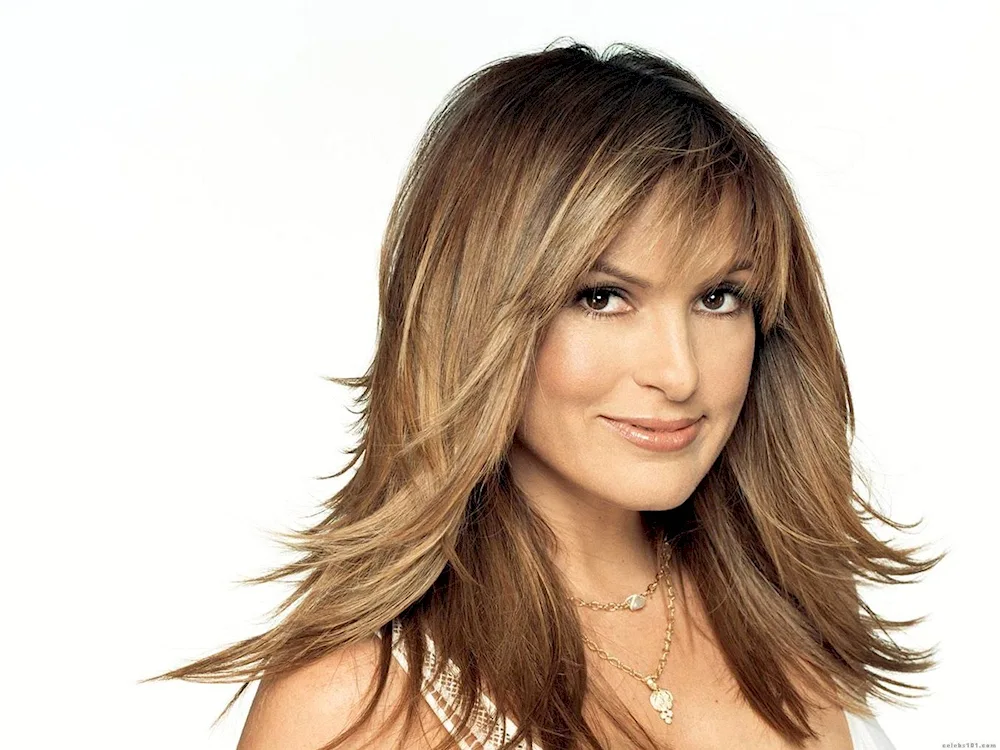 Jennifer Aniston haircut with hazel