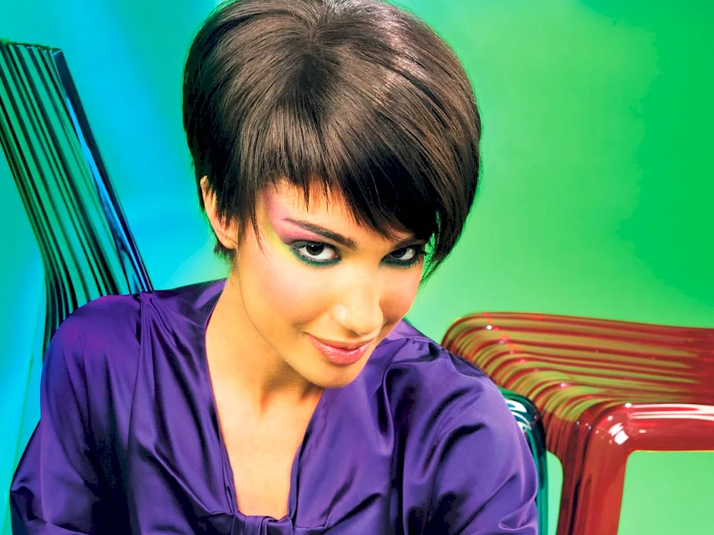 Cropped Cascade haircut for long hair