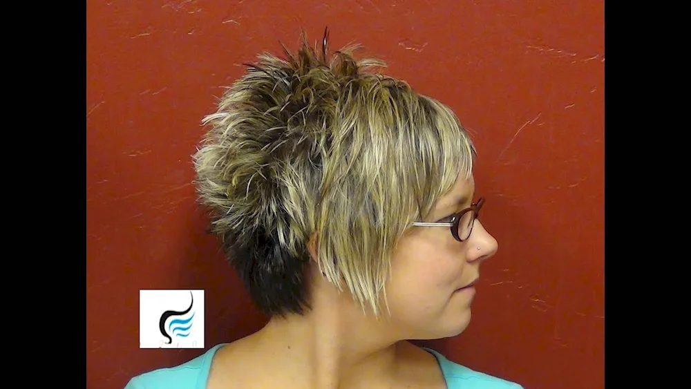 Gradirovannoe Bob Pixie Cascade haircut