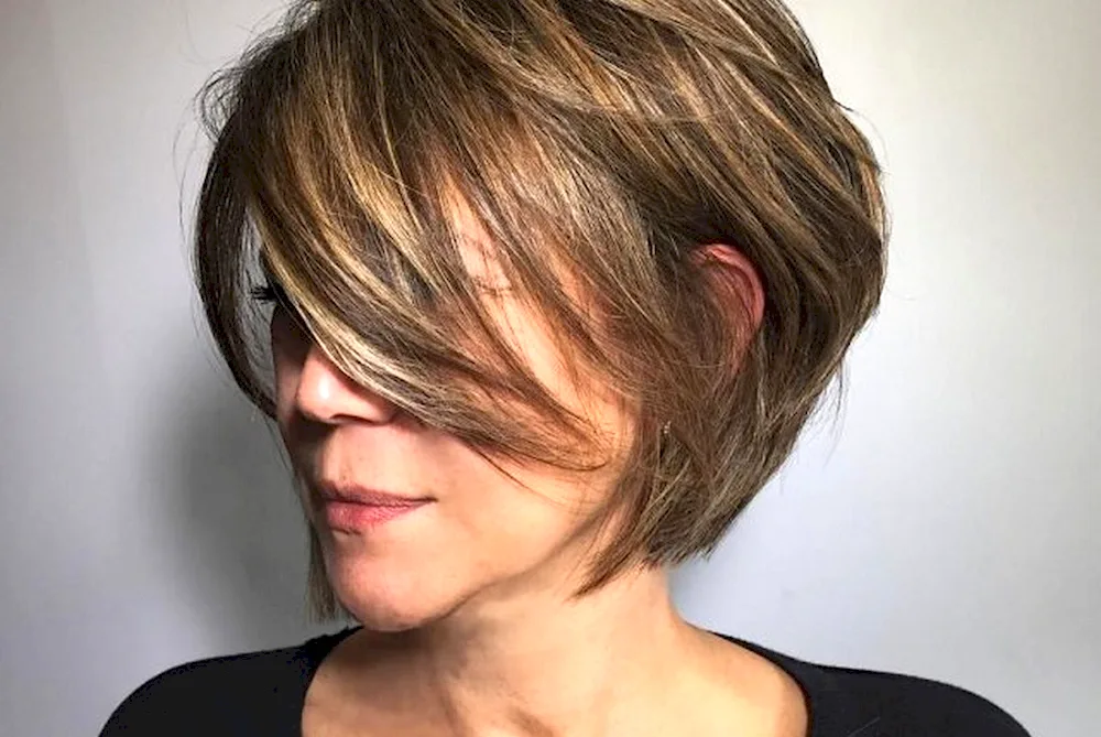 Layered short Bob