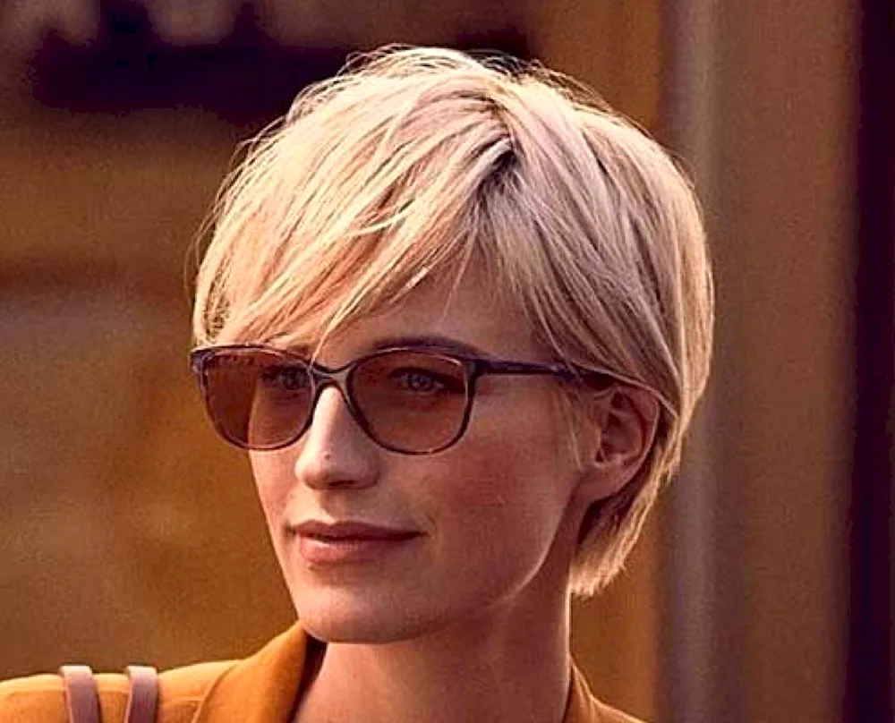 Jennifer Lawrence Pixie haircut