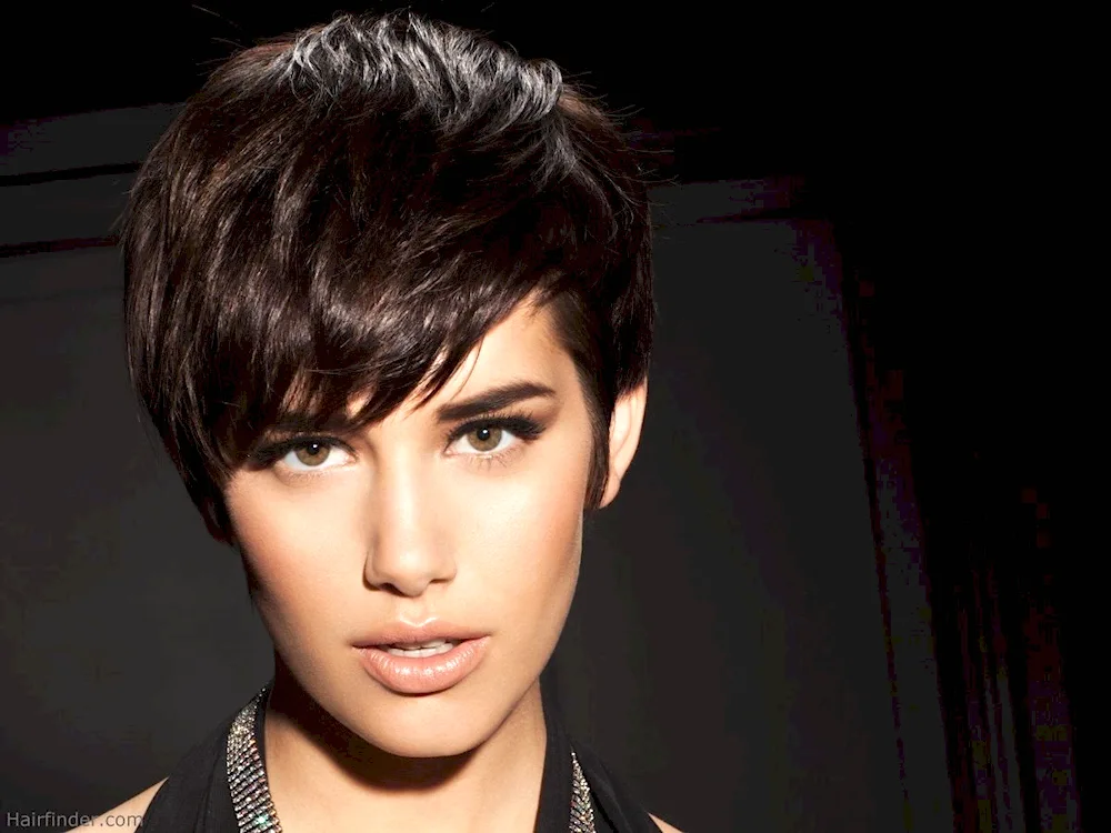 Pixie haircut Demi Moore