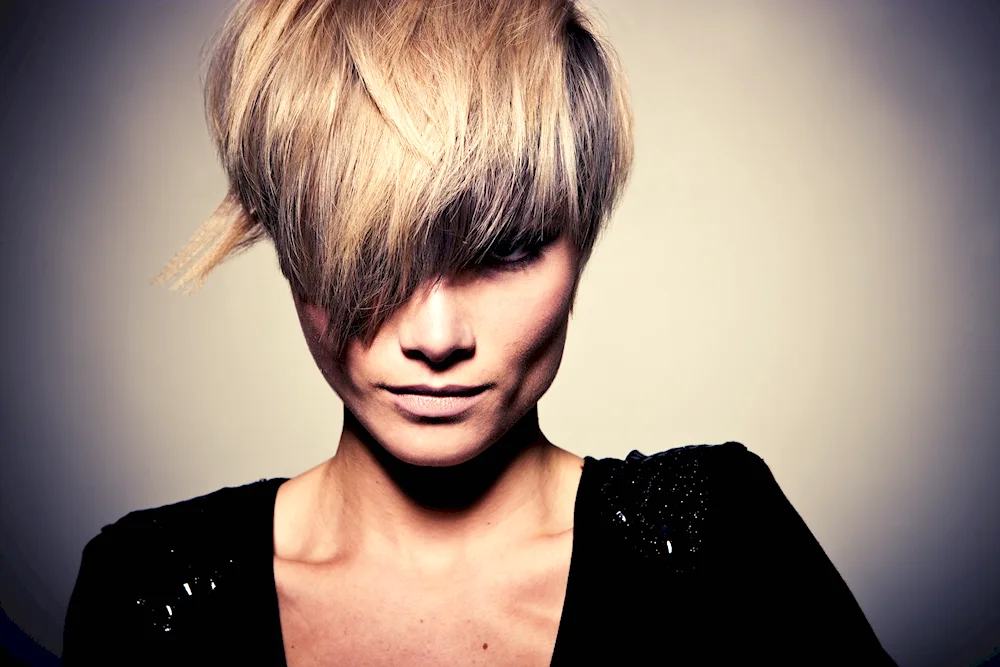 Pixie Undercat ash blonde