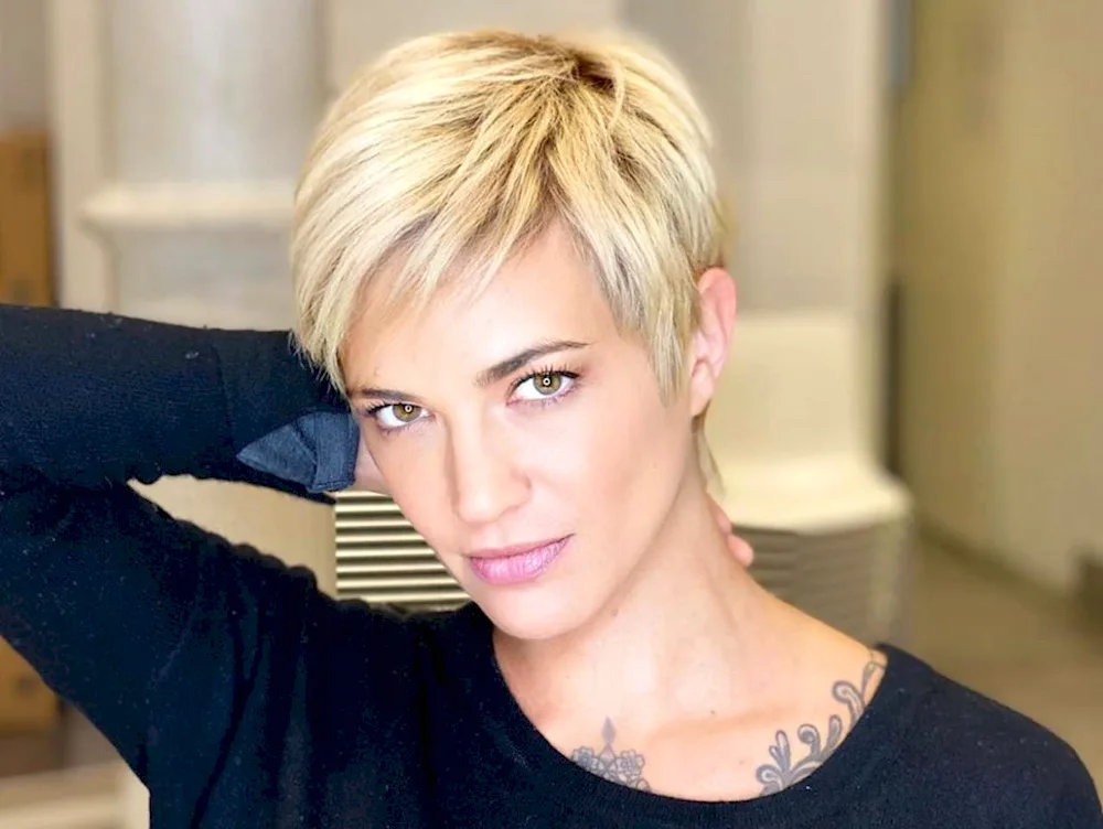 Pixie Kalmanovic haircut