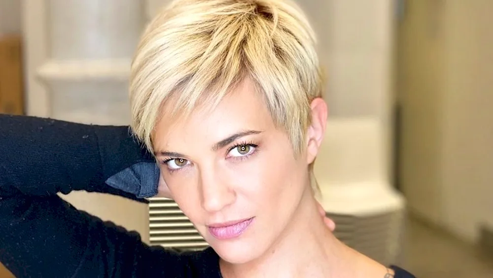 Garson Pixie undercut