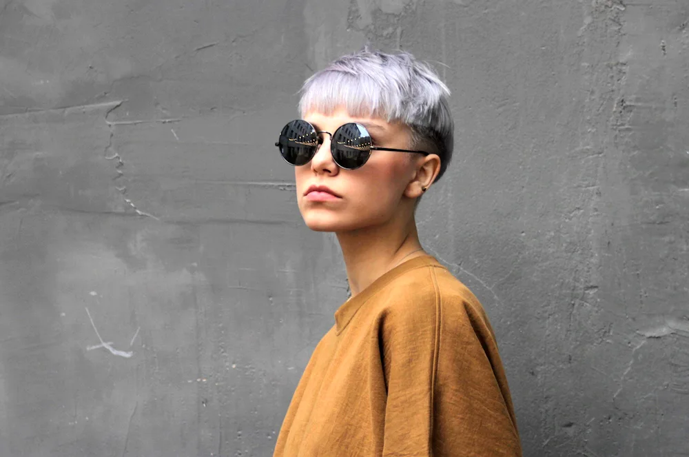 Woman's pot haircut woman's